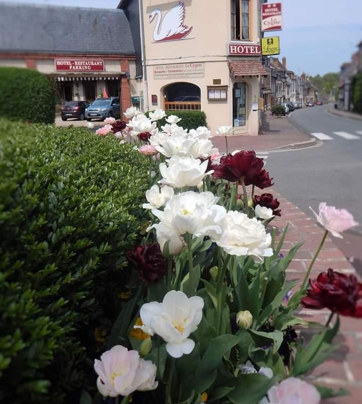 Hotel Restaurant Le Cygne Conches-en-Ouche Exteriér fotografie
