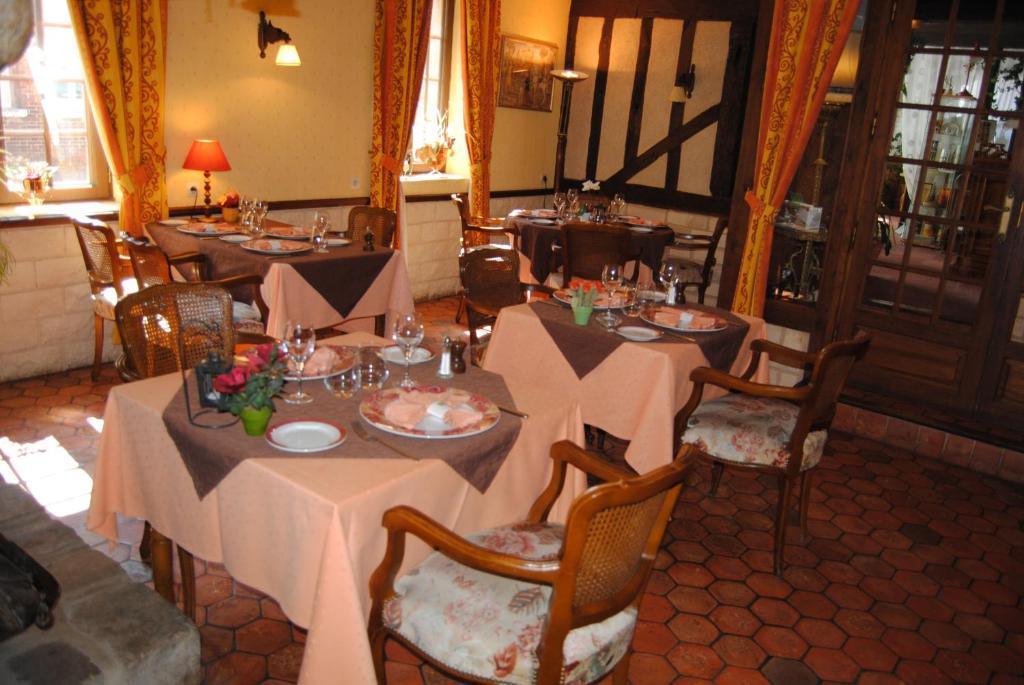 Hotel Restaurant Le Cygne Conches-en-Ouche Exteriér fotografie